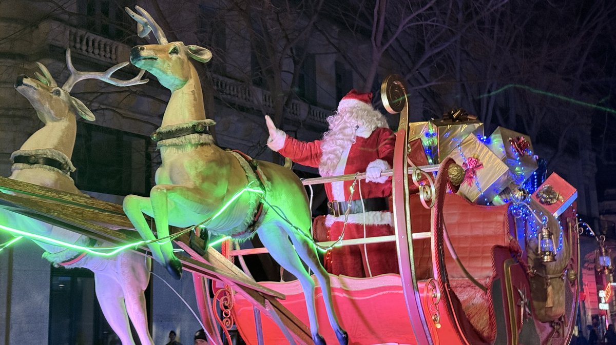 parade de noël nîmes 2025