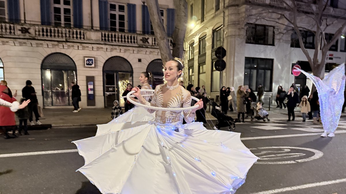 parade de noël nîmes 2025