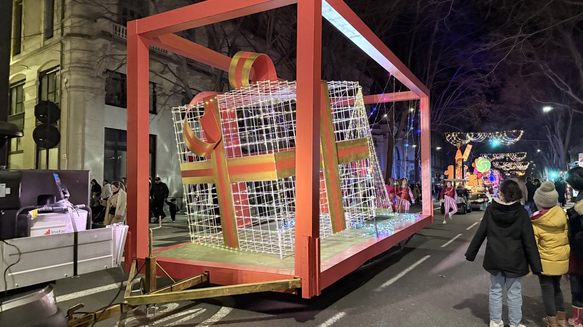 parade de noël nîmes 2025