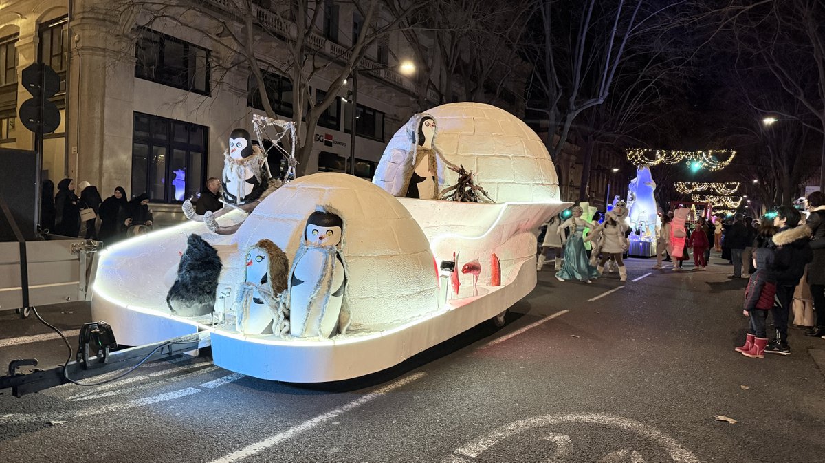 parade de noël nîmes 2025