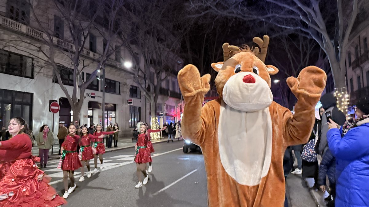 parade de noël nîmes 2025
