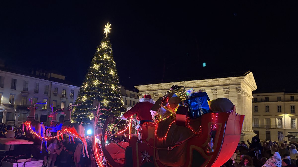 parade de noël nîmes 2025