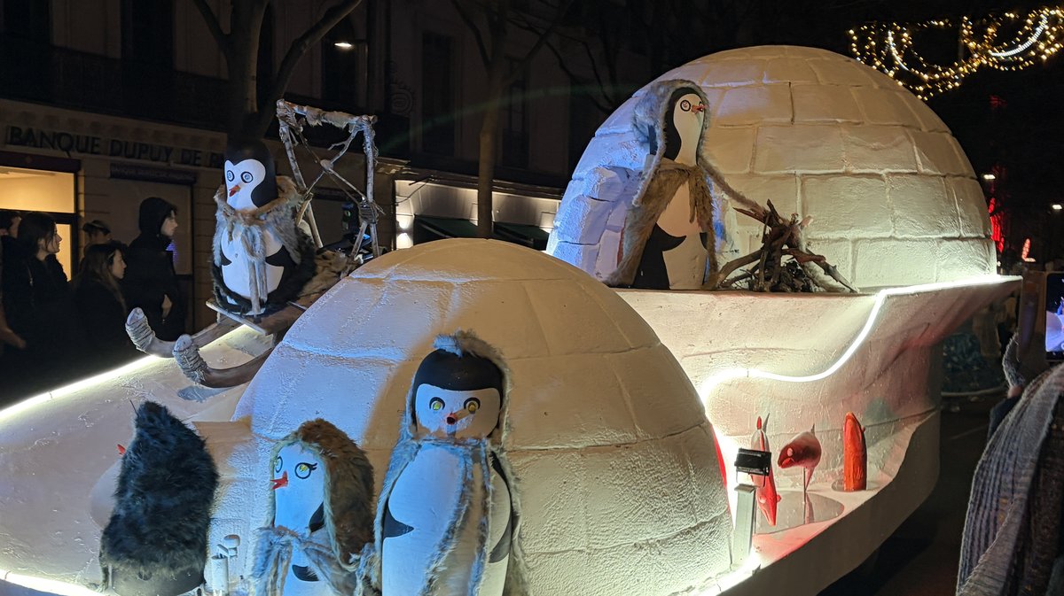parade de noël nîmes 2025