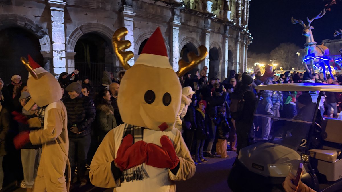 parade de noël nîmes 2025