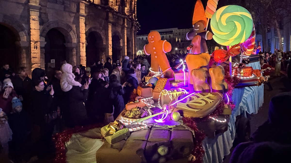 parade de noël nîmes 2025