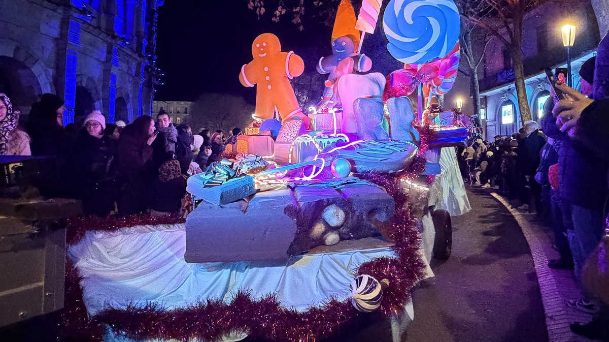 parade de noël nîmes 2025