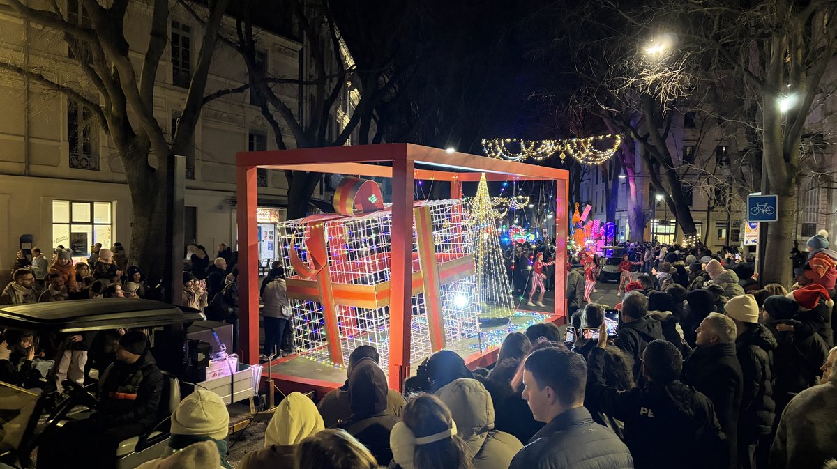 parade de noël nîmes 2025