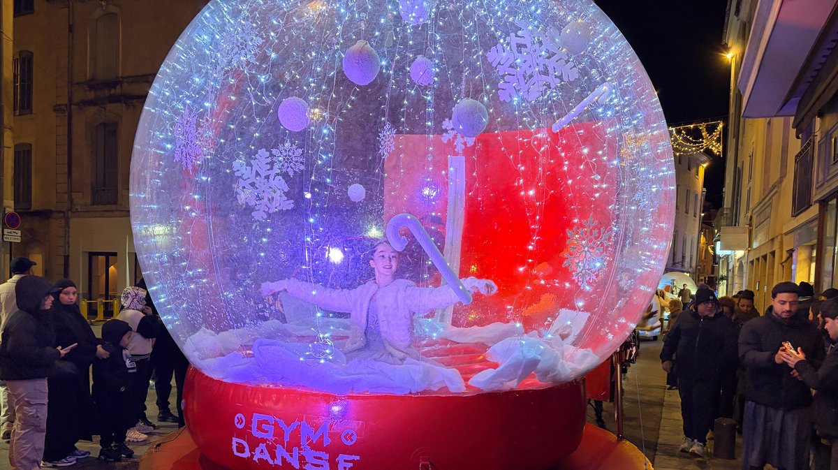 parade de noël nîmes 2025