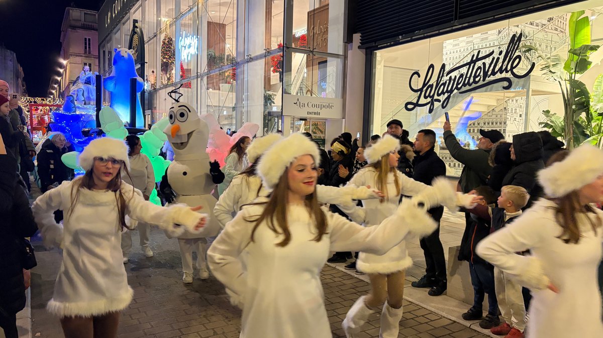 parade de noël nîmes 2025