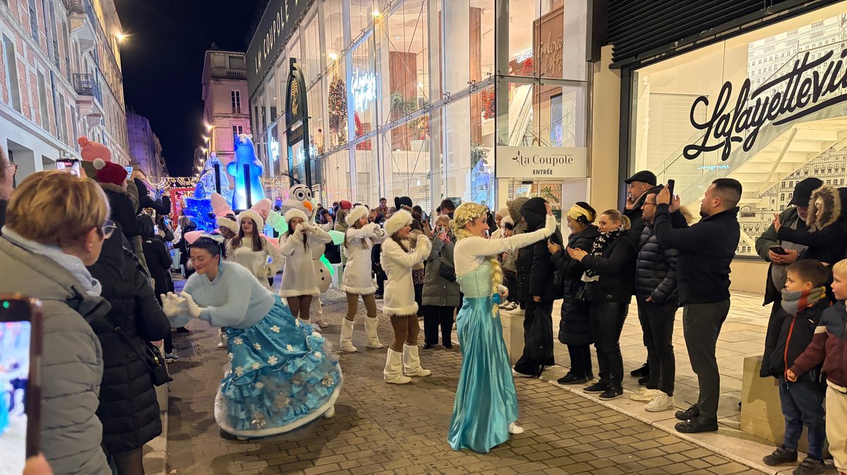 parade de noël nîmes 2025