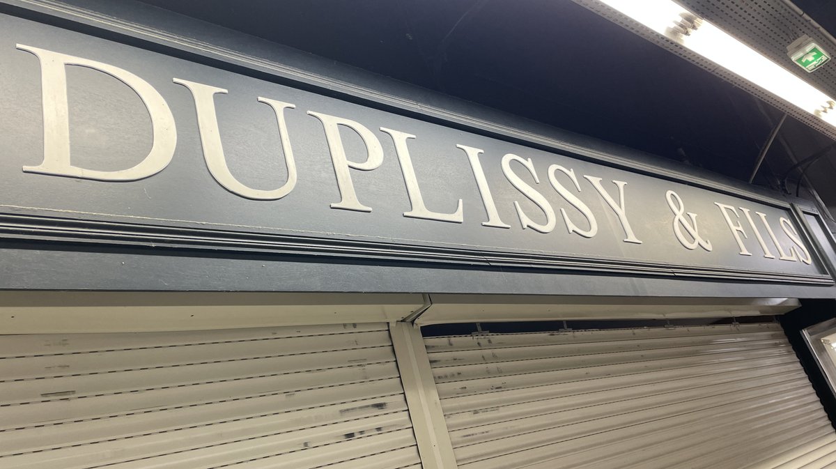Repas de fêtes étaliers Halles de Nîmes produits du terroir 2025 (Photo Anthony Maurin)