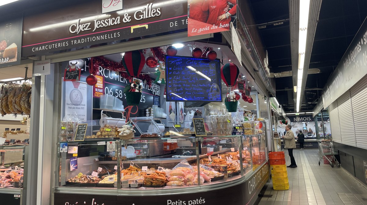 Repas de fêtes étaliers Halles de Nîmes produits du terroir 2025 (Photo Anthony Maurin)