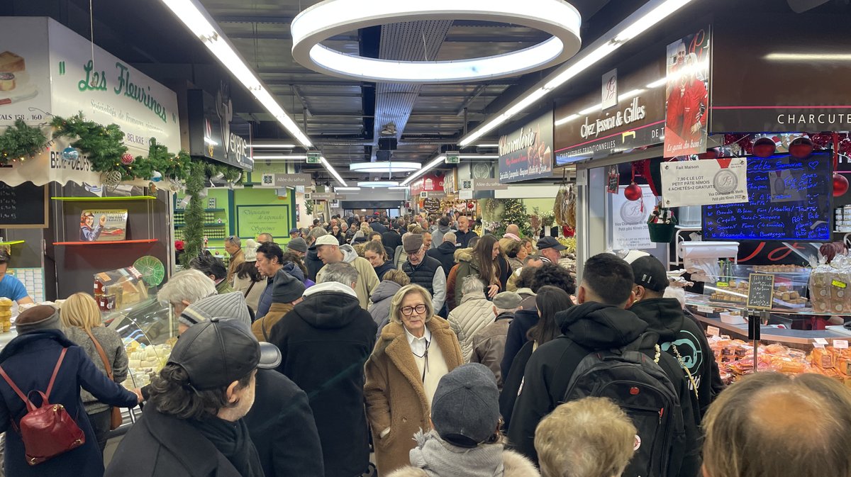 Repas de fêtes étaliers Halles de Nîmes produits du terroir 2025 (Photo Anthony Maurin)