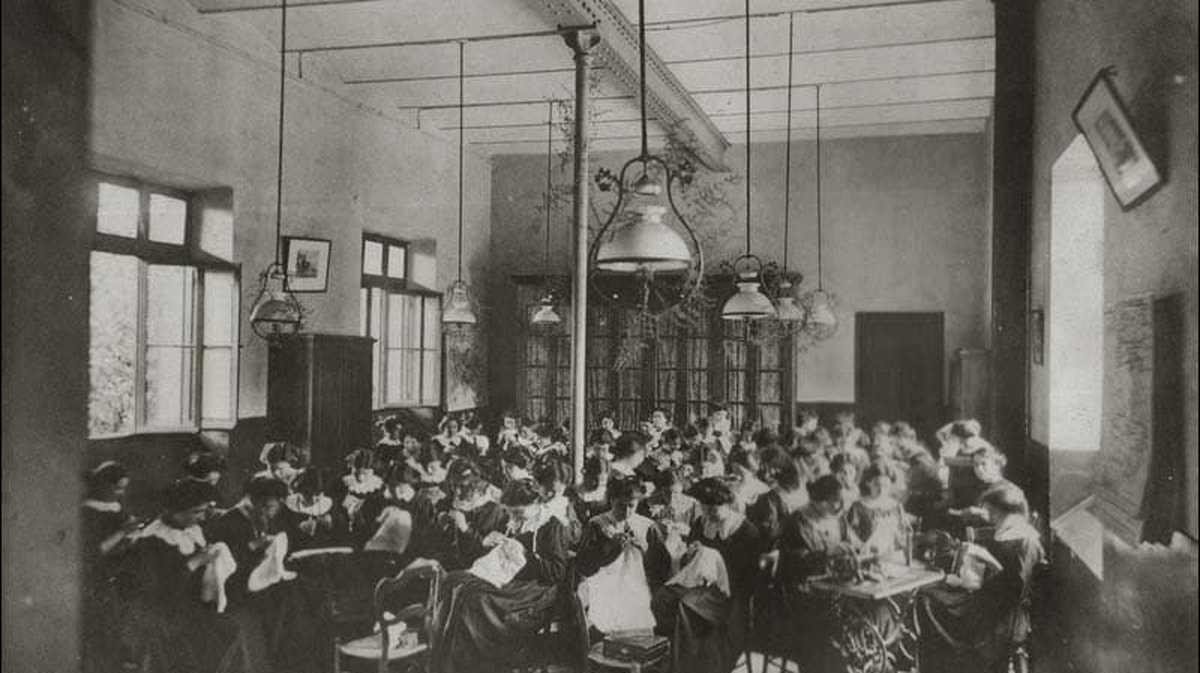 École normale d’institutrices pour filles Nîmes salle etude