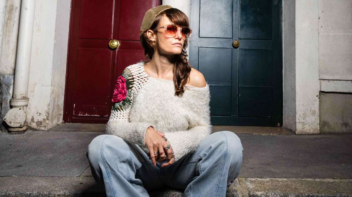 L&amp;#039;INTERVIEW Justine Blue : « Je chante en anglais, mais j’explique le contenu des morceaux en concert »