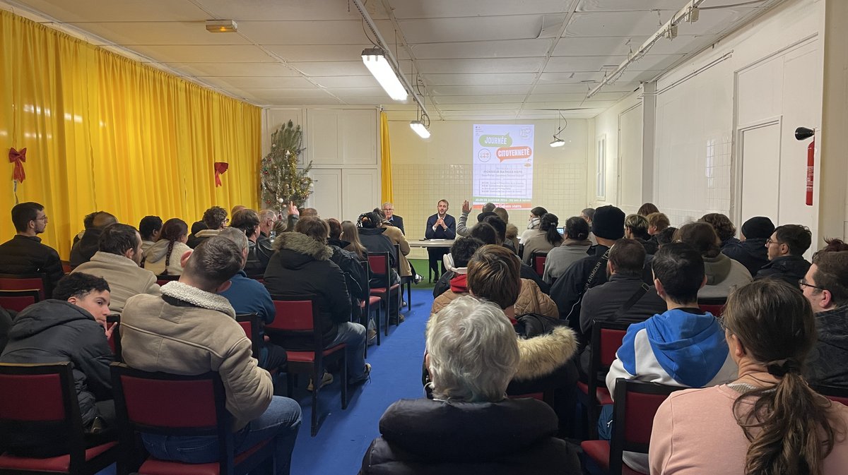 L'Esat "Les chênes verts" recevait un moment avec le sous-préfet Mathias Nieps pour parler citoyenneté (Photo Anthony Maurin)