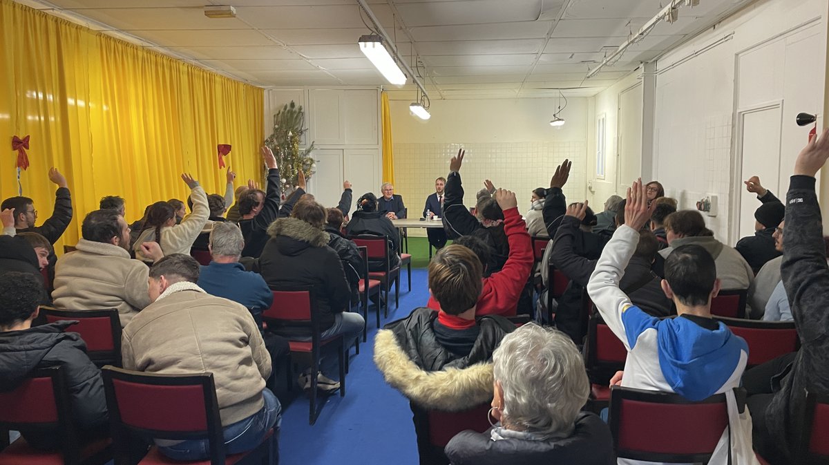 L'Esat "Les chênes verts" recevait un moment avec le sous-préfet Mathias Nieps pour parler citoyenneté (Photo Anthony Maurin)