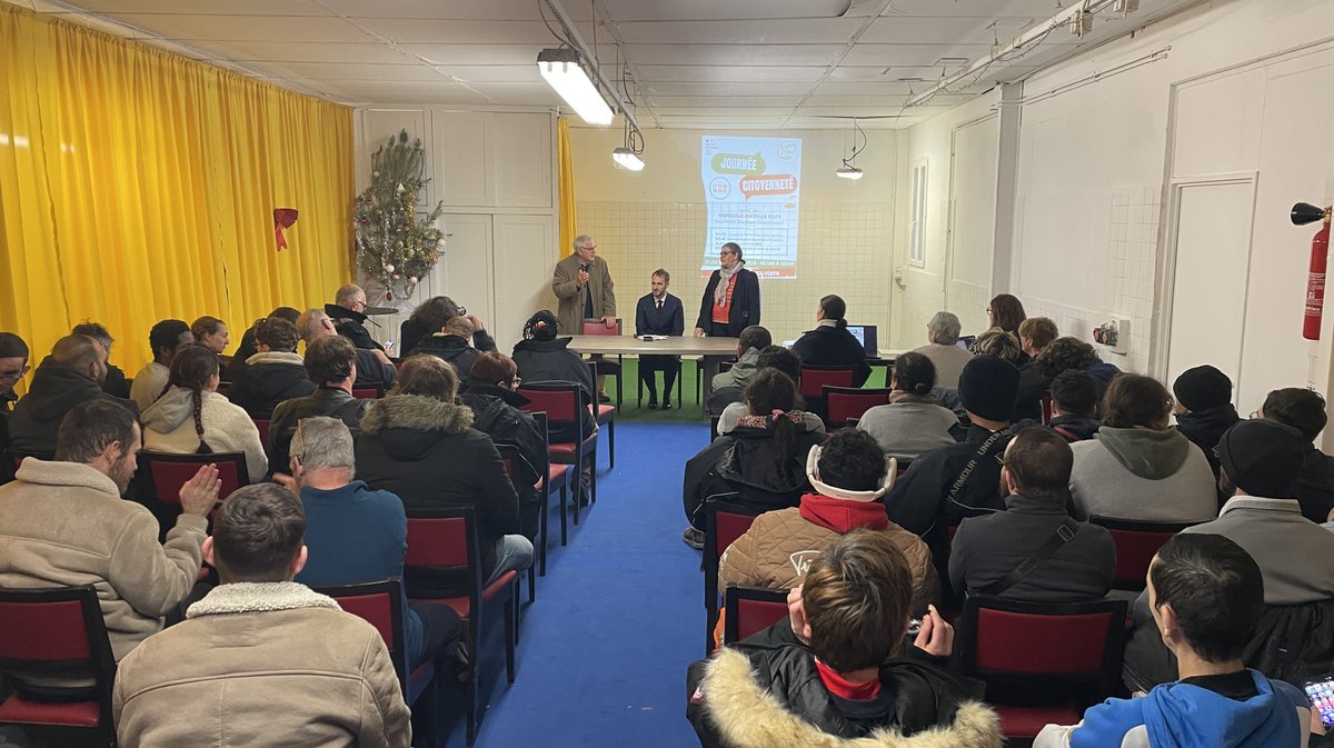 L'Esat "Les chênes verts" recevait un moment avec le sous-préfet Mathias Nieps pour parler citoyenneté (Photo Anthony Maurin)