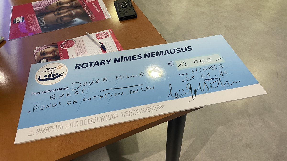 Pour le projet Quantum/Nemausa, le Rotary club Nemausus remet un chèque de 12 000 euros au fonds de dotation du CHU de Nîmes (Photo Anthony Maurin)I
