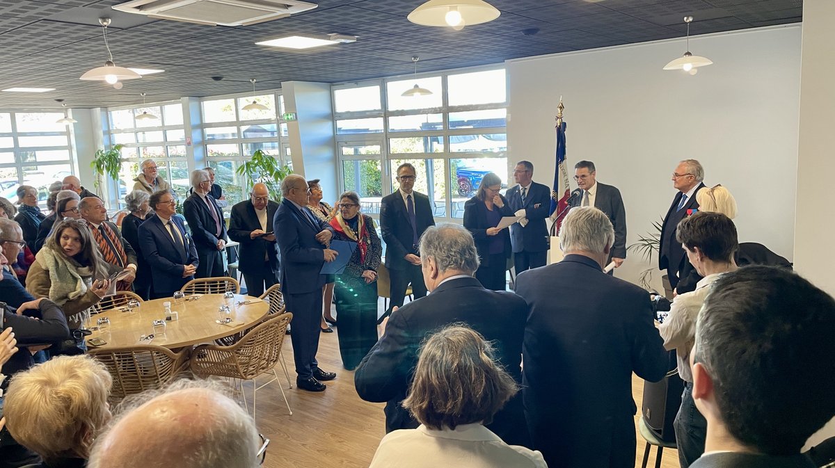 Patrick Bellet reçoit la médaille d'Officier national de l'ordre du mérite (Photo Anthony Maurin)