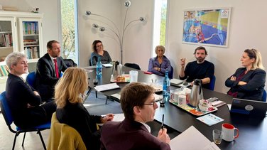 photo de la visite de la PDTE du CD30 à la Meexs à Sauve - copie