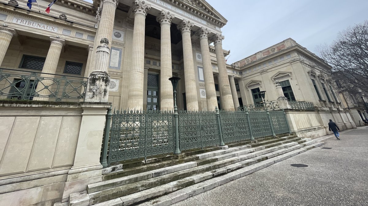 palais de justice cour d'assises Nîmes tribunal