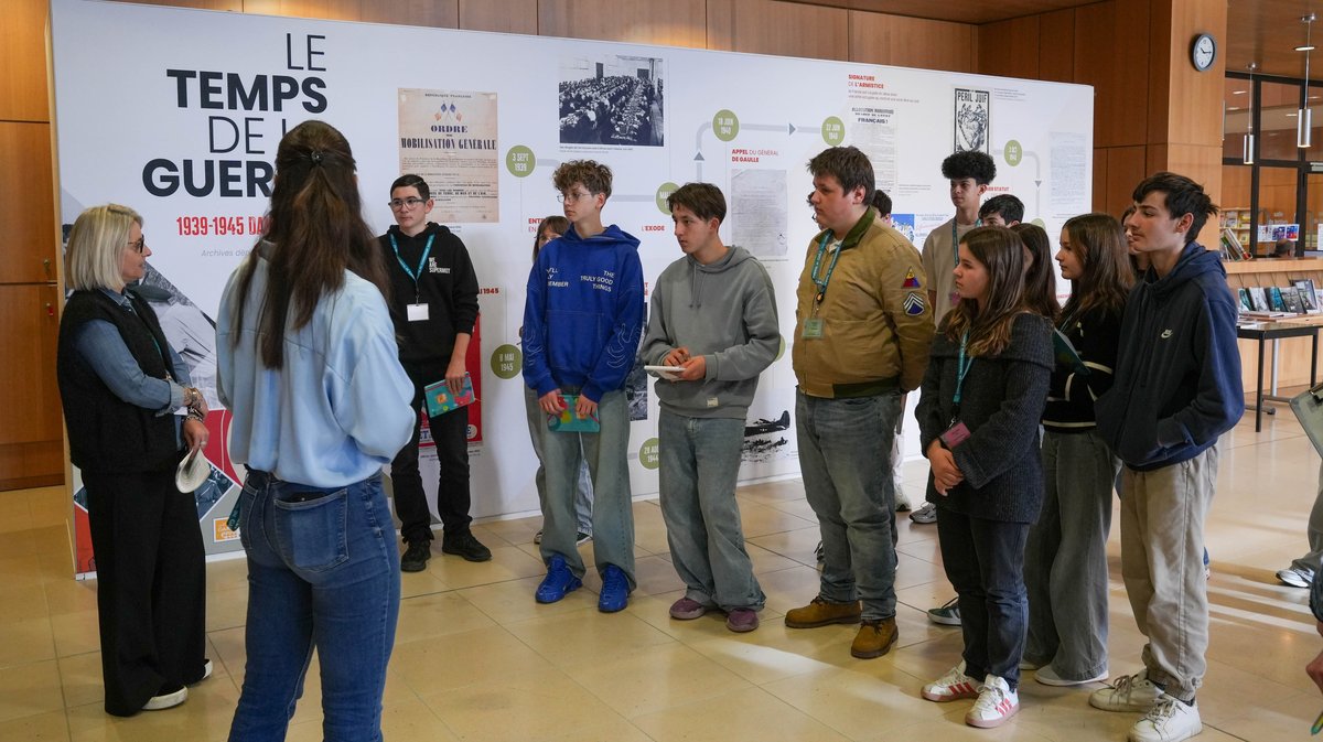 le CDJ visite l'exposition aux Archives dép. CD30 -Copyright-Baptiste - copie