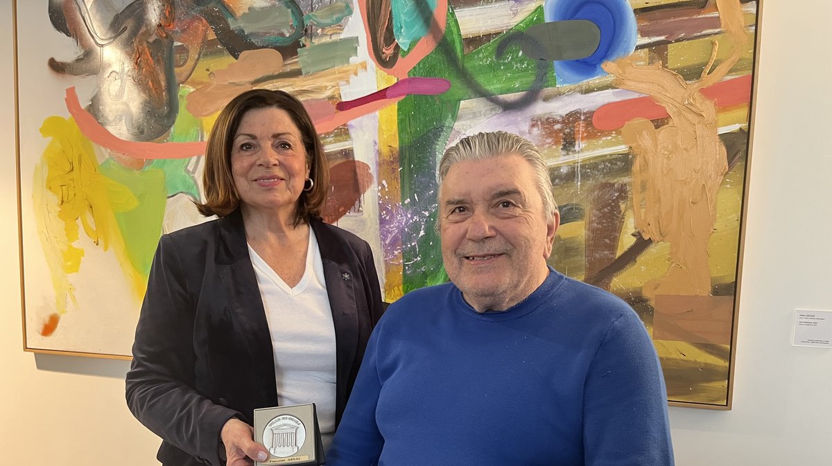 Françoise Arnal aux cotés de Jean Paul Fournier suite à la remise de la médaille.