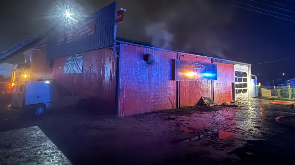 Sapuers-pompiers, incendie, feu, échelle, casse auto