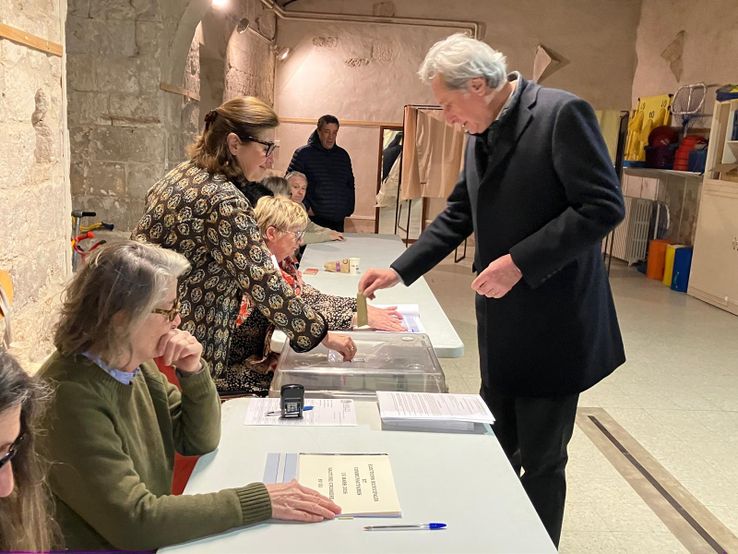 Le maire sortant a voté