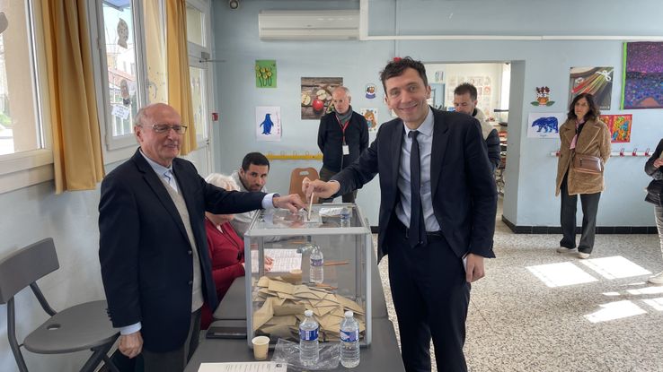 Vote de Julien Sanchez, tête de la liste Fiers d'être Nîmois municipales 2026 (Photo Anthony Maurin)