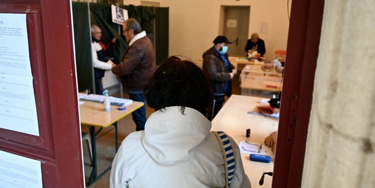 Les premiers votants ce dimanche au bureau de votes n°1.