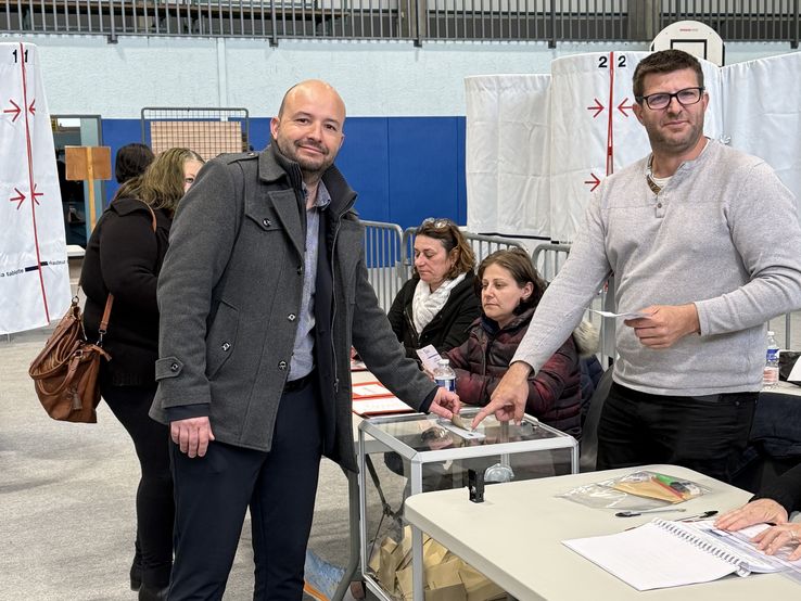 Benjamin Desbrun, l'un des cinq candidats engagés à Pont-Saint-Esprit, a voté.