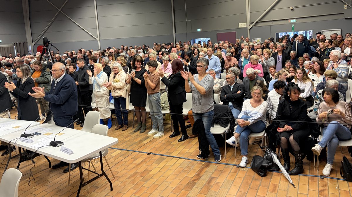 L’élection s’est déroulée salle Bizet. Les administrés étaient nombreux pour assister à l’élection de Nicolas Meizonnet