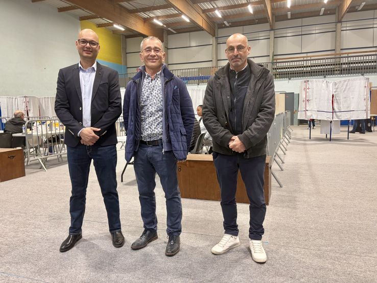 Morad Hourfane, Valère Segal et Olivier Esquer, ont voté et patientent jusqu'au résultat final.
