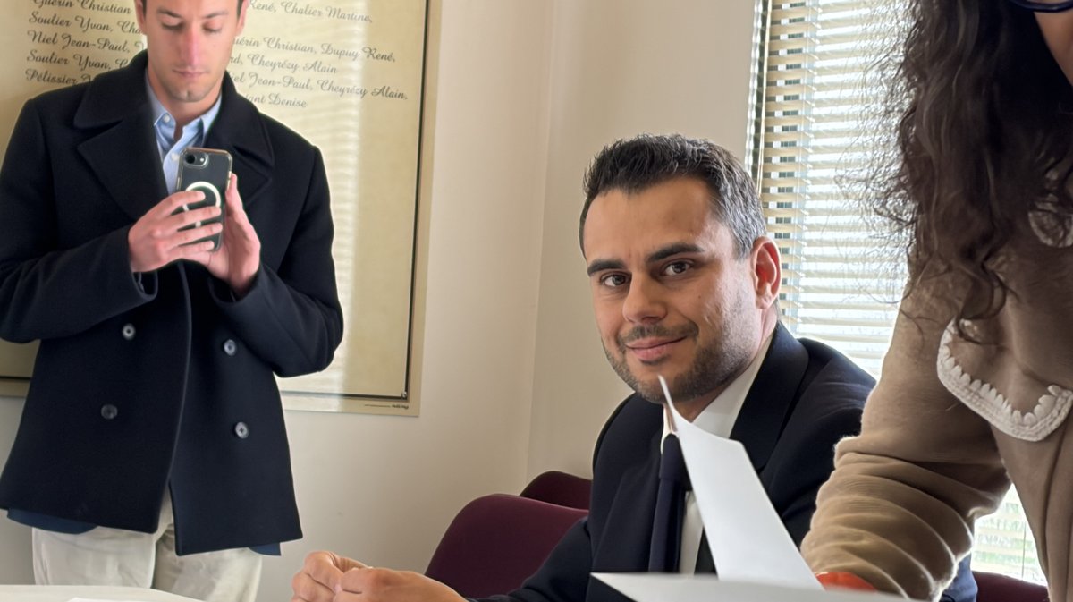 Gaël Mancuso lors de son premier conseil municipal à Saint-Hilaire-de-Brethmas