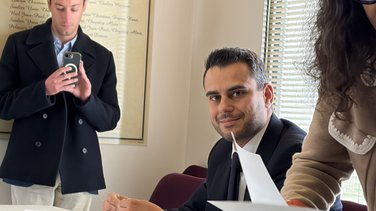 Gaël Mancuso lors de son premier conseil municipal à Saint-Hilaire-de-Brethmas