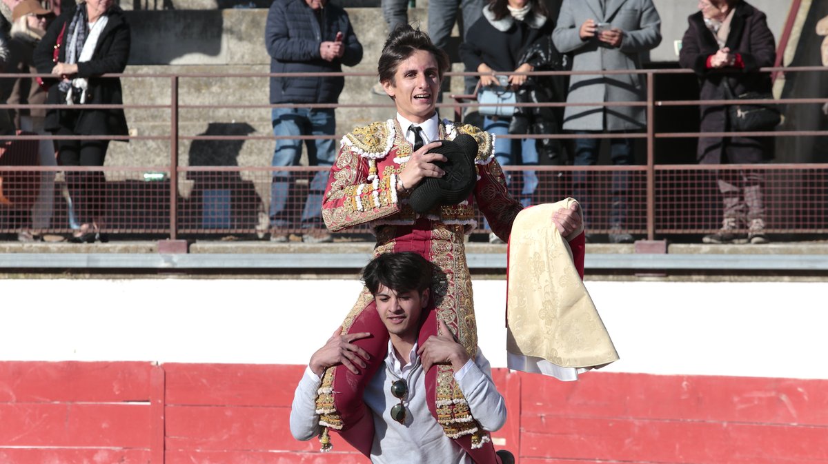 Trophée Sébastien Castella becerros La Paluna et Roland Durand pour Blas Marquez, Daniel Garcia et Esteban Navarro (Photo Anthony Maurin)IMG_2142