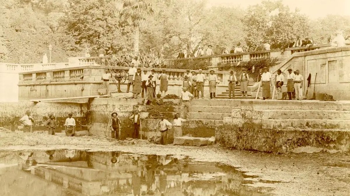 Les Jardins de la Fontaine, photo "Vue du creux de la Fontaine, une année de grande sècheresse" (collection musée du Vieux Nîmes)