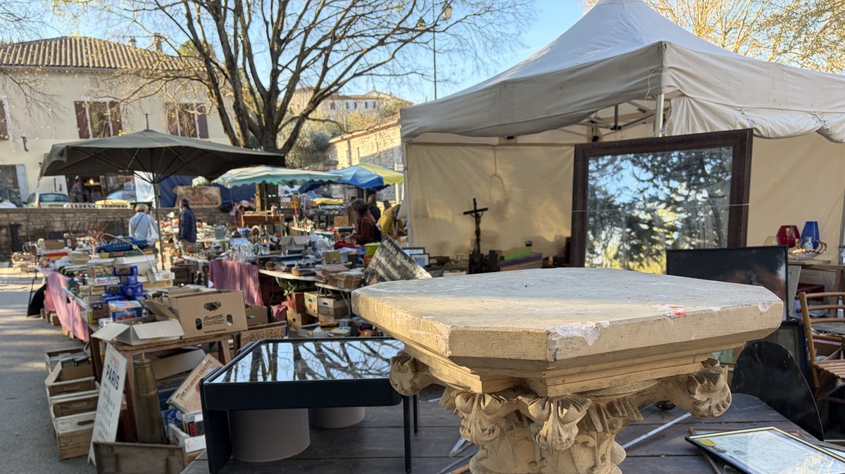 BARJAC La 104ᵉ foire aux antiquités et à la brocante