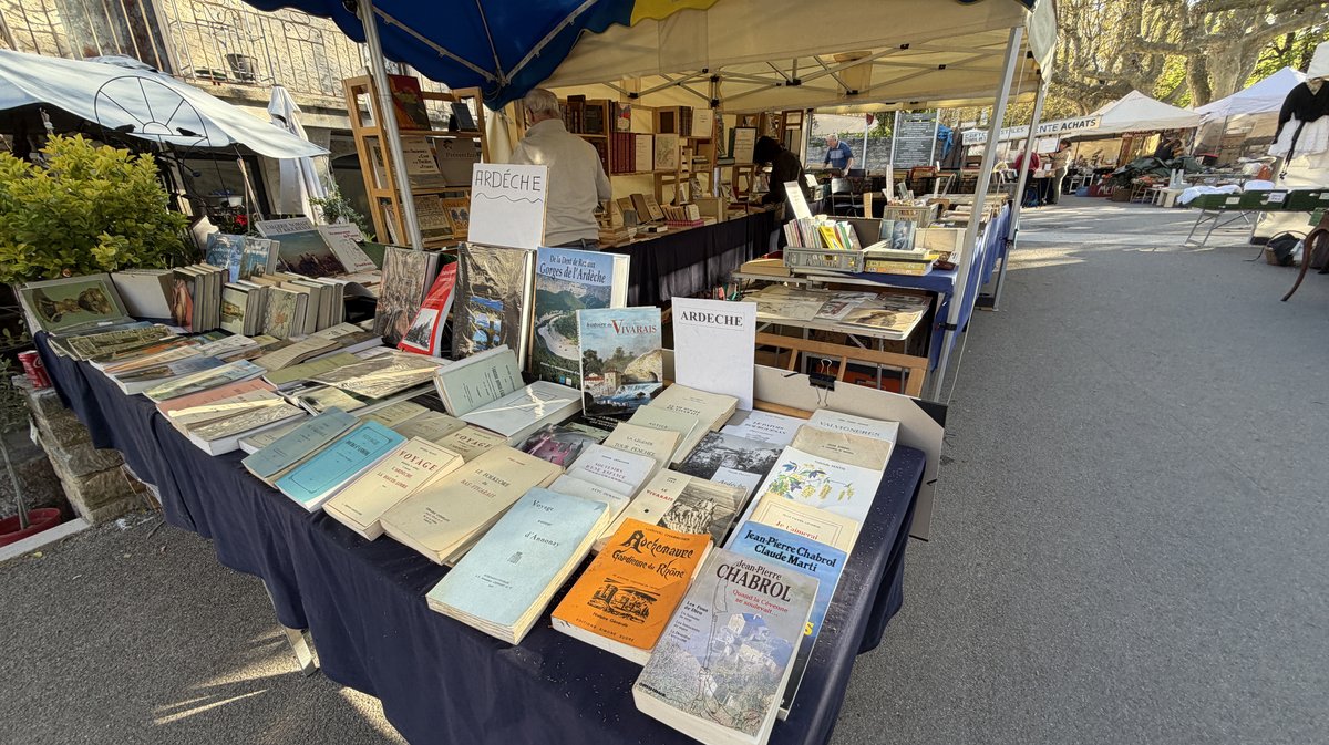 BARJAC La 104ᵉ foire aux antiquités et à la brocante