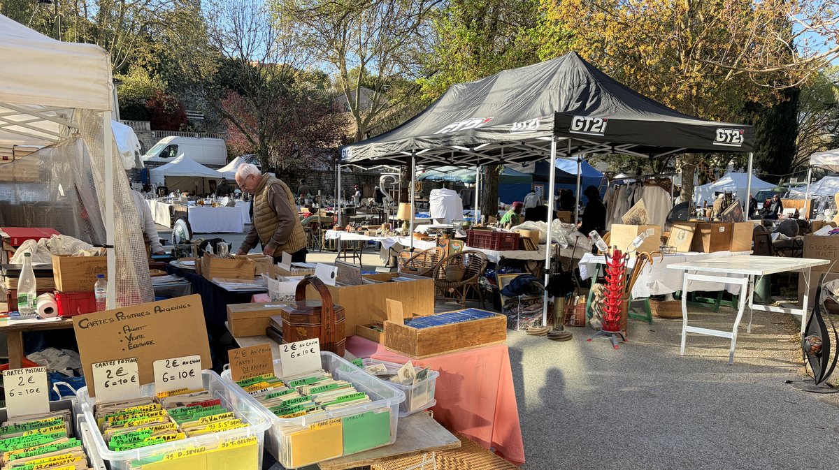 BARJAC La 104ᵉ foire aux antiquités et à la brocante