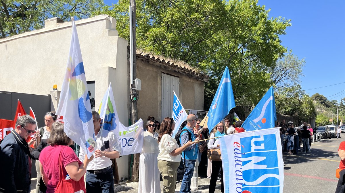 GARD manifestation et grève d’une école contre la fermeture de 62 classes