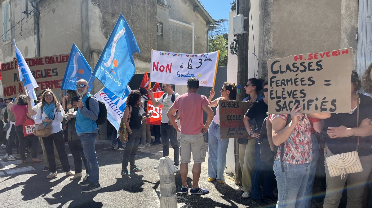 GARD manifestation et grève d’une école contre la fermeture de 62 classes