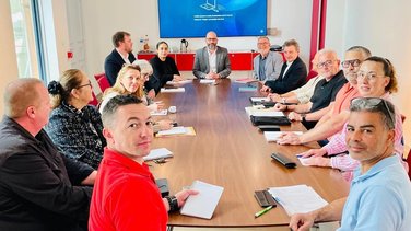 Lors de la réunion en mairie de Nîmes