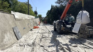 Chantier SNCF des murs de soutènement du Cévenol à Nîmes (Photo Anthony Maurin)