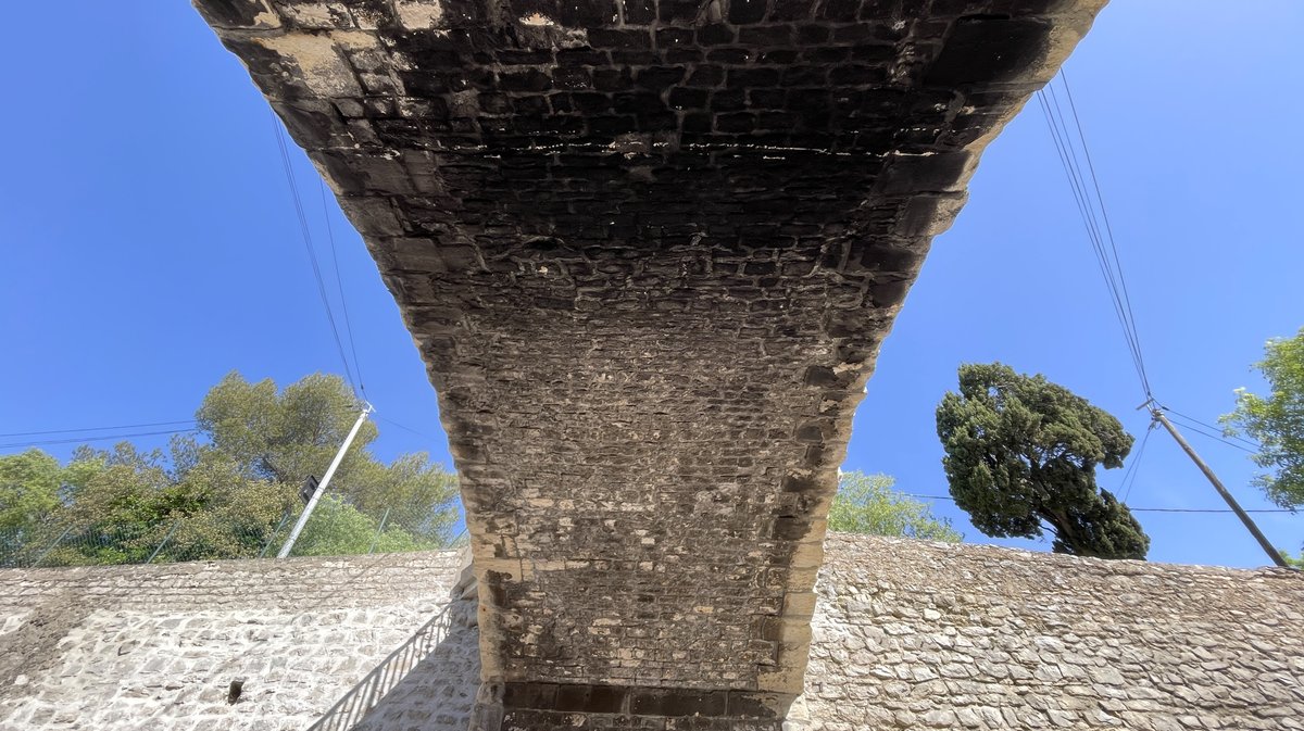 Chantier SNCF des murs de soutènement du Cévenol à Nîmes (Photo Anthony Maurin)