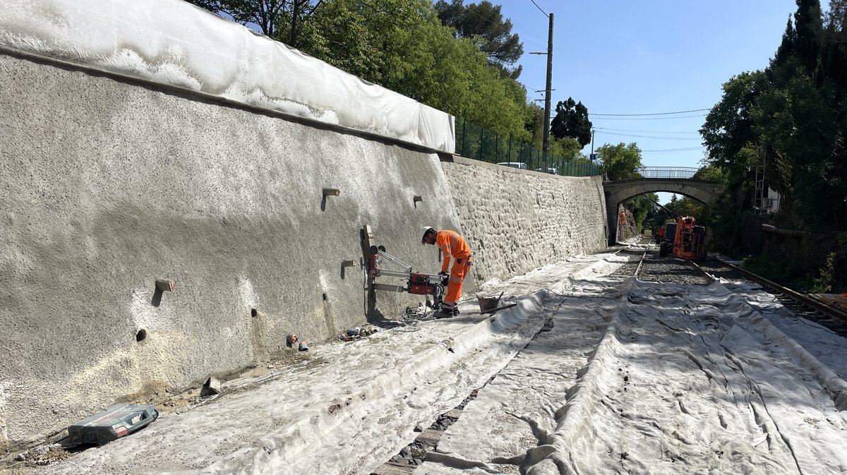 Chantier SNCF des murs de soutènement du Cévenol à Nîmes (Photo Anthony Maurin)