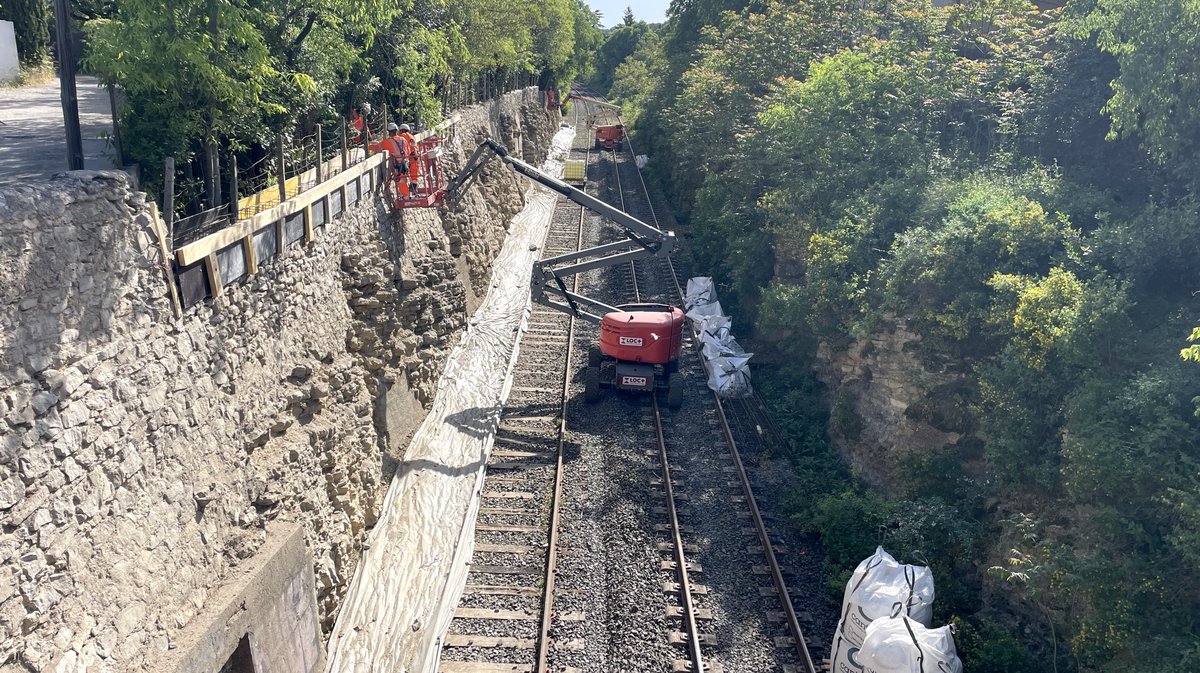Chantier SNCF des murs de soutènement du Cévenol à Nîmes (Photo Anthony Maurin)
