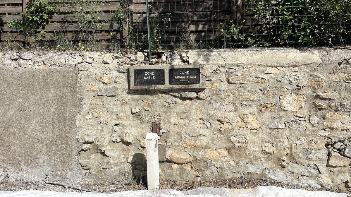 Chantier SNCF des murs de soutènement du Cévenol à Nîmes (Photo Anthony Maurin)